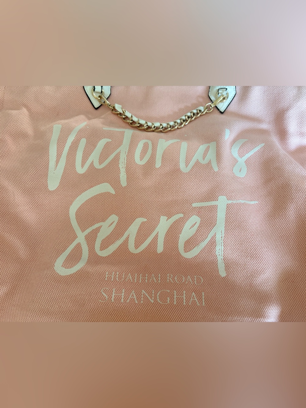 Victoria's Secret Shanghai Pink Tote with Cream Handles and Gold Chain Accent - Picture 3 of 6